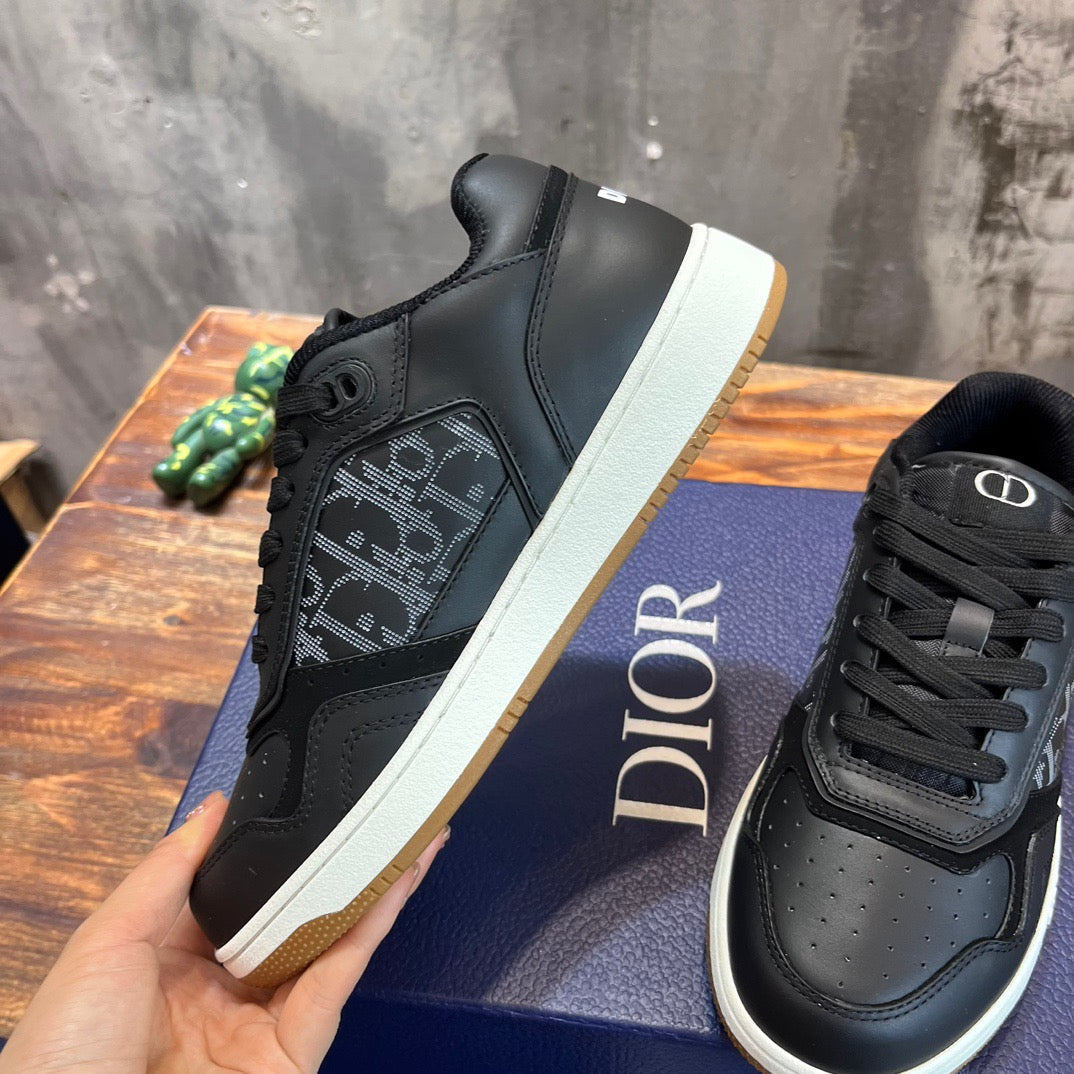 DIO Sneakers