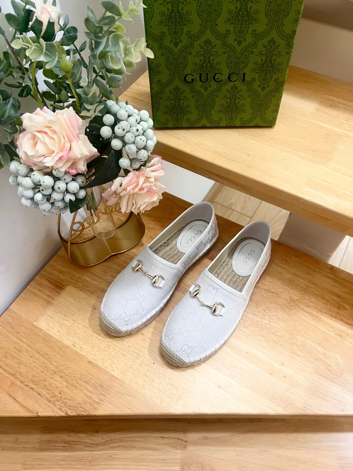 WOMEN'S ESPADRILLE WITH HORSEBIT IN WHITE CANVAS