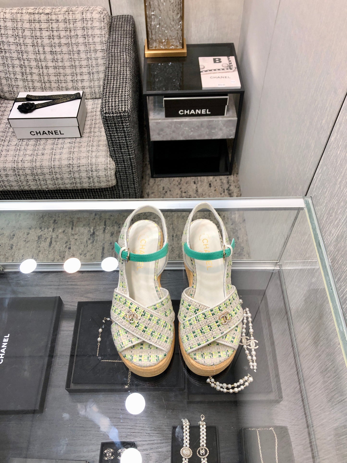 PEEP-TOE THICK SOLE SANDALS IN WHITE MIX TEA GREEN WOVEN FABRIC