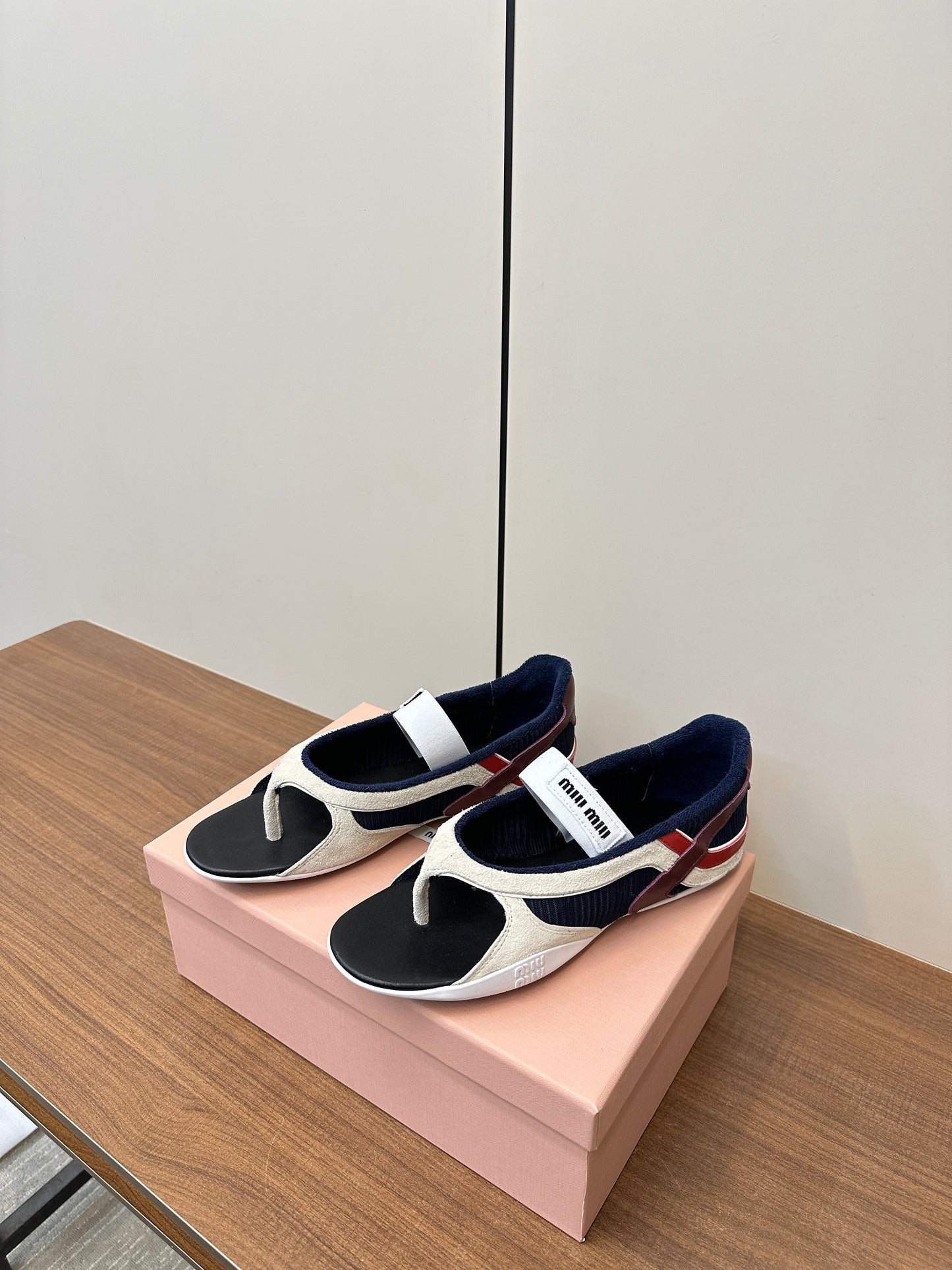 THONG SANDALS IN WHITE SUEDE MIX NAVY TECH FABRIC