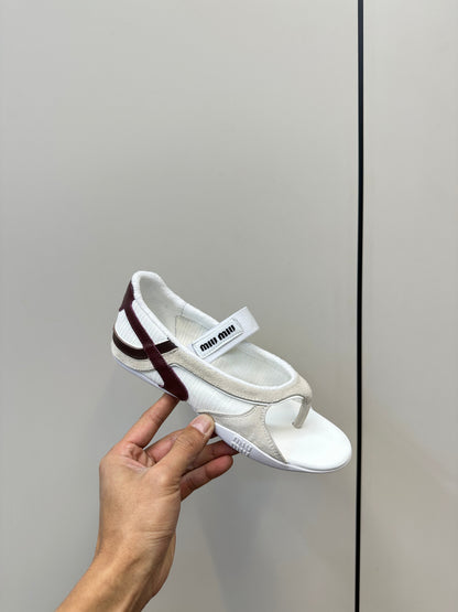 THONG SANDALS IN BEIGE SUEDE MIX WHITE TECH FABRIC