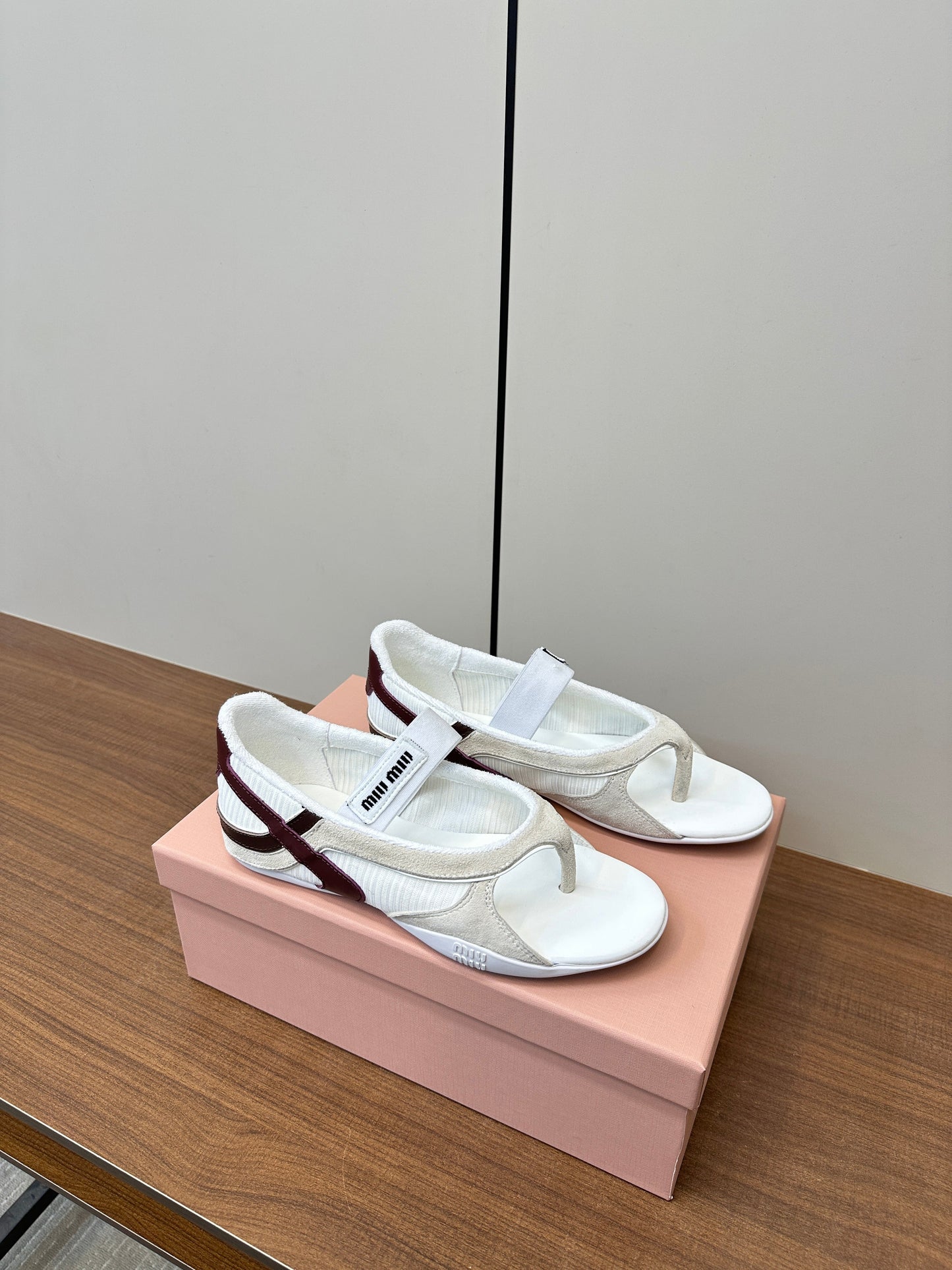 THONG SANDALS IN BEIGE SUEDE MIX WHITE TECH FABRIC