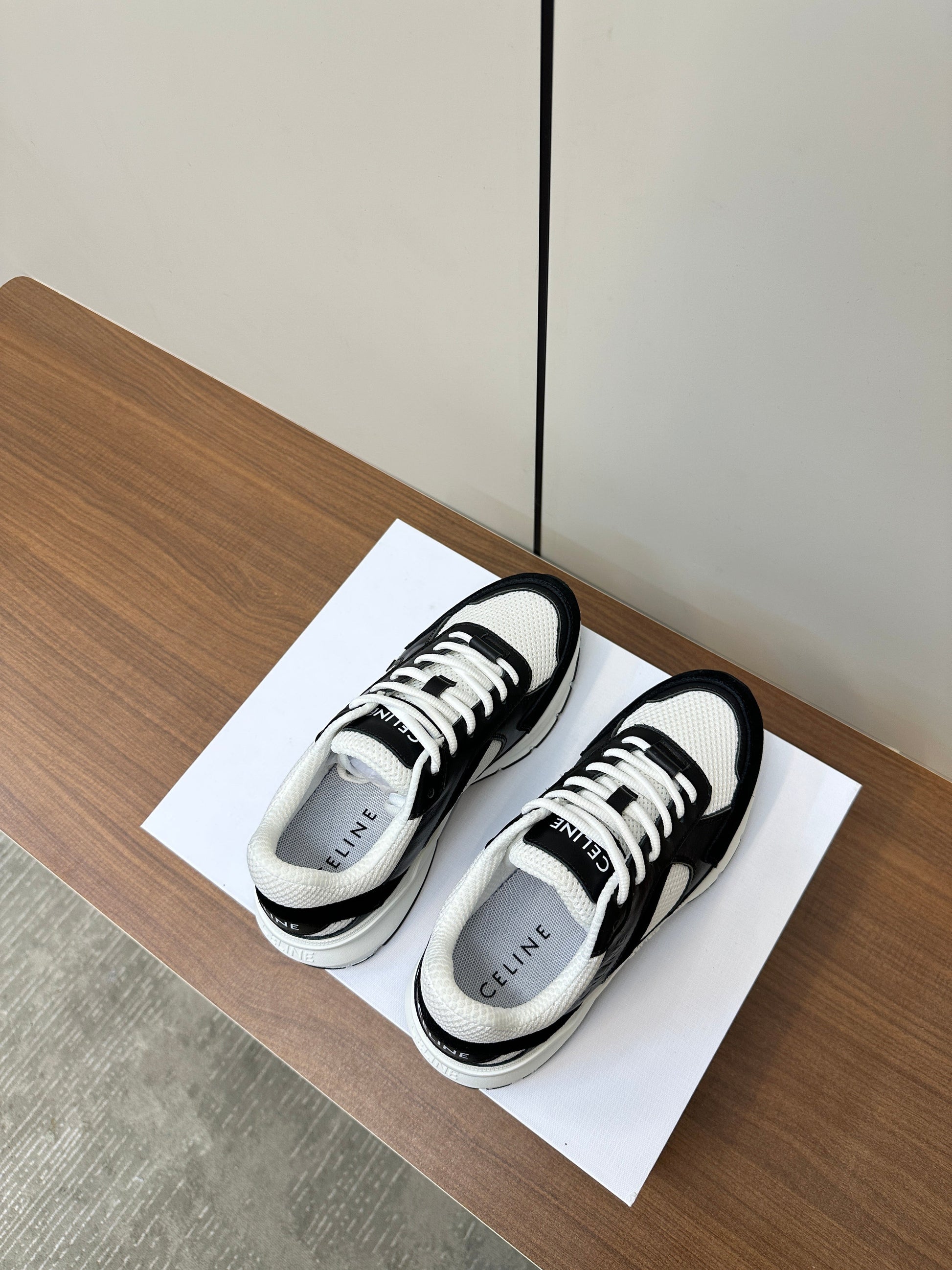 RUNNER CR-03 LOW LACE-UP IN WHITE MESH AND BLACK CALFSKIN