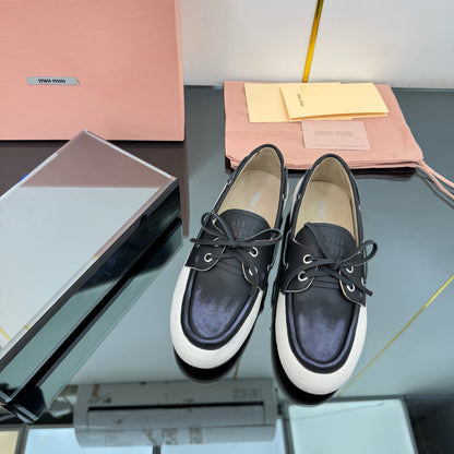 BOAT SHOES IN BLACK CALFSKIN AND WHITE CANVAS