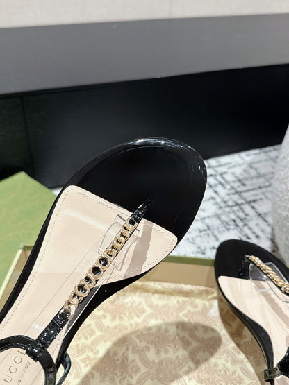 THONG SANDAL IN BLACK CALFSKIN WITH GOLD HARDWARE