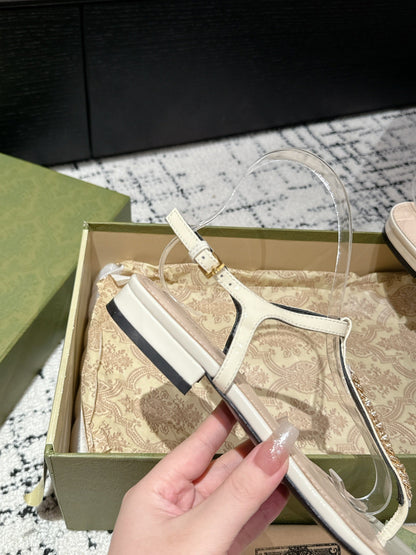 THONG SANDAL IN WHITE CALFSKIN WITH GOLD HARDWARE