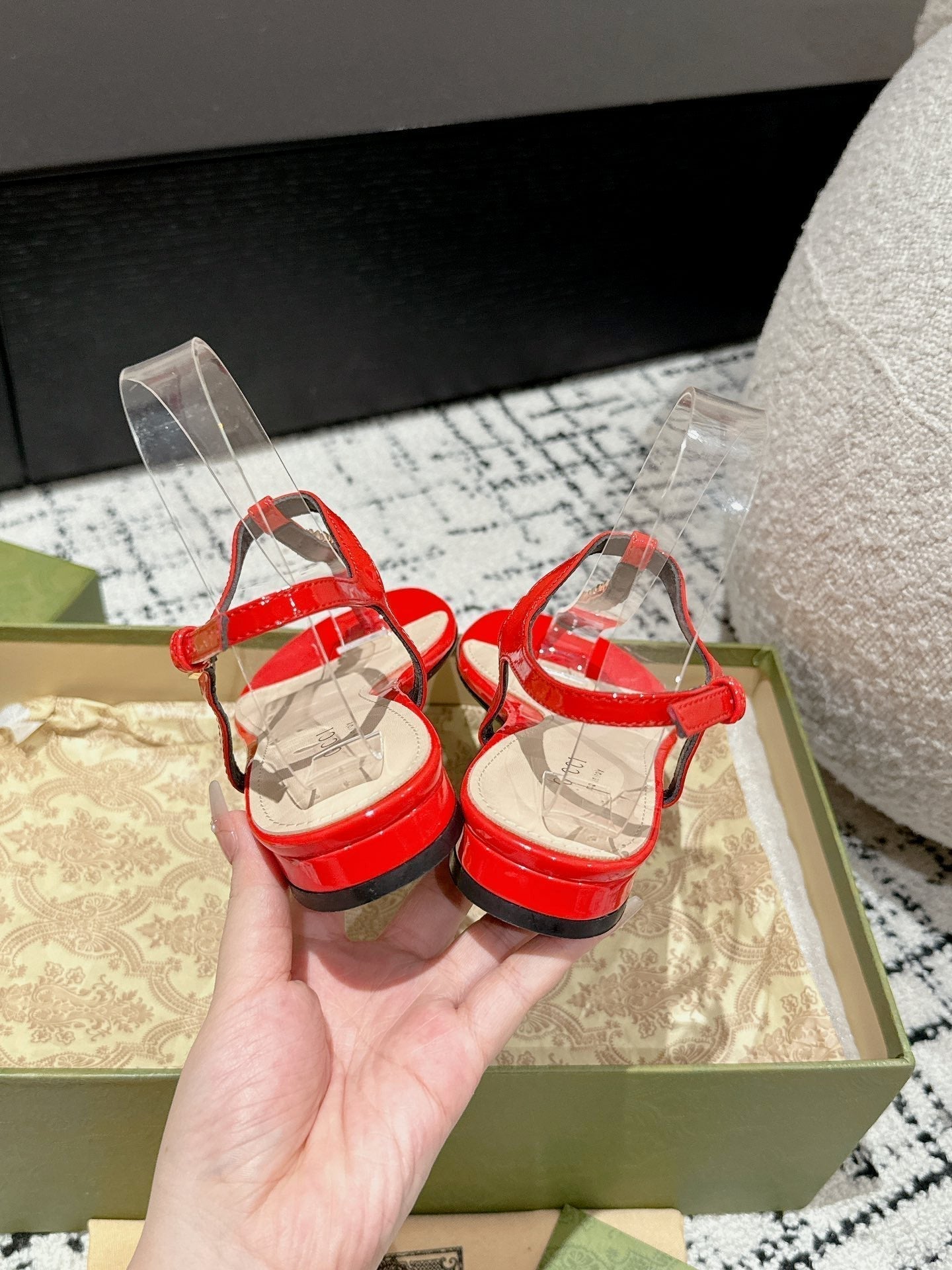 THONG SANDAL IN CANDY RED CALFSKIN WITH GOLD HARDWARE