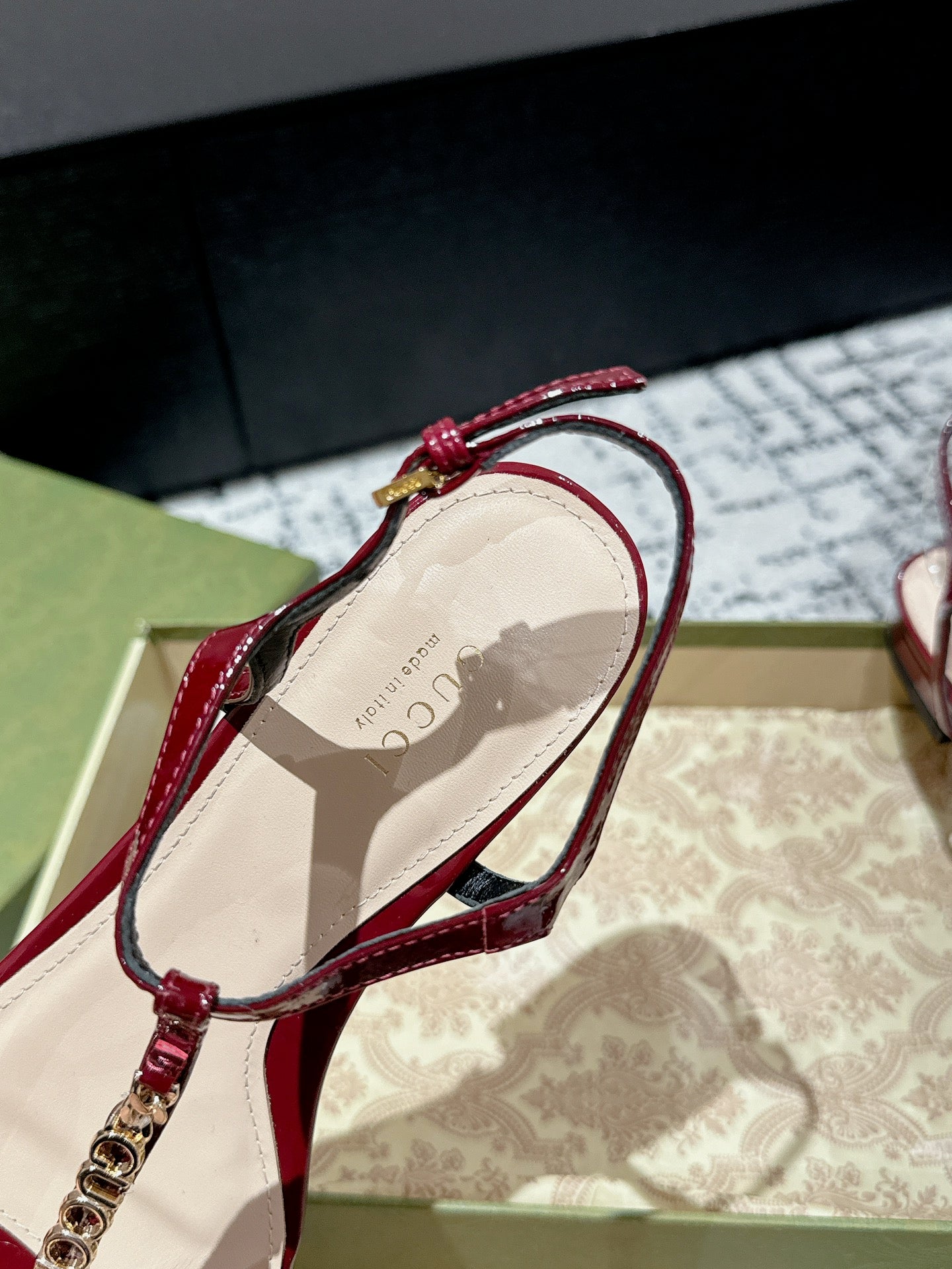THONG SANDAL IN CRIMSON RED CALFSKIN WITH GOLD HARDWARE