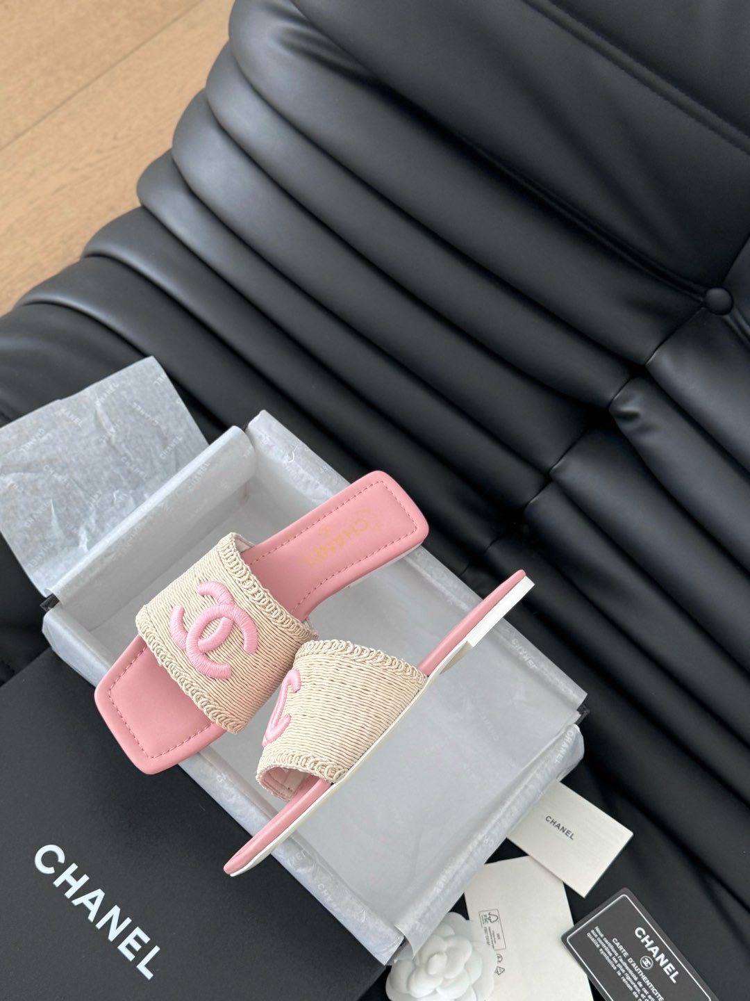 WOVEN SLIDE IN RAFFIA AND LIGHT PINK LAMBSKIN