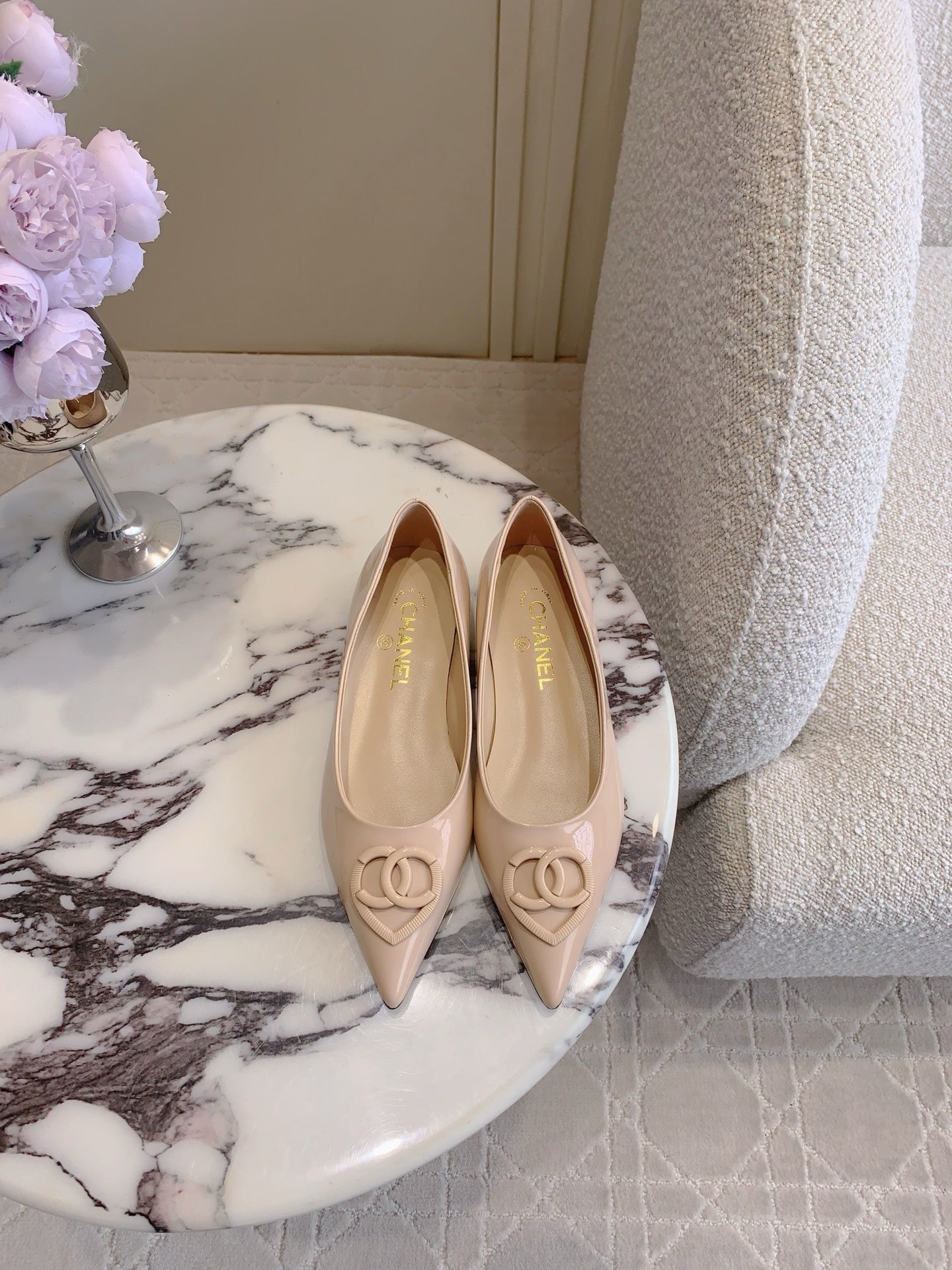 FLAT PUMP 2 CM IN BEIGE CREAM PATENT CALFSKIN