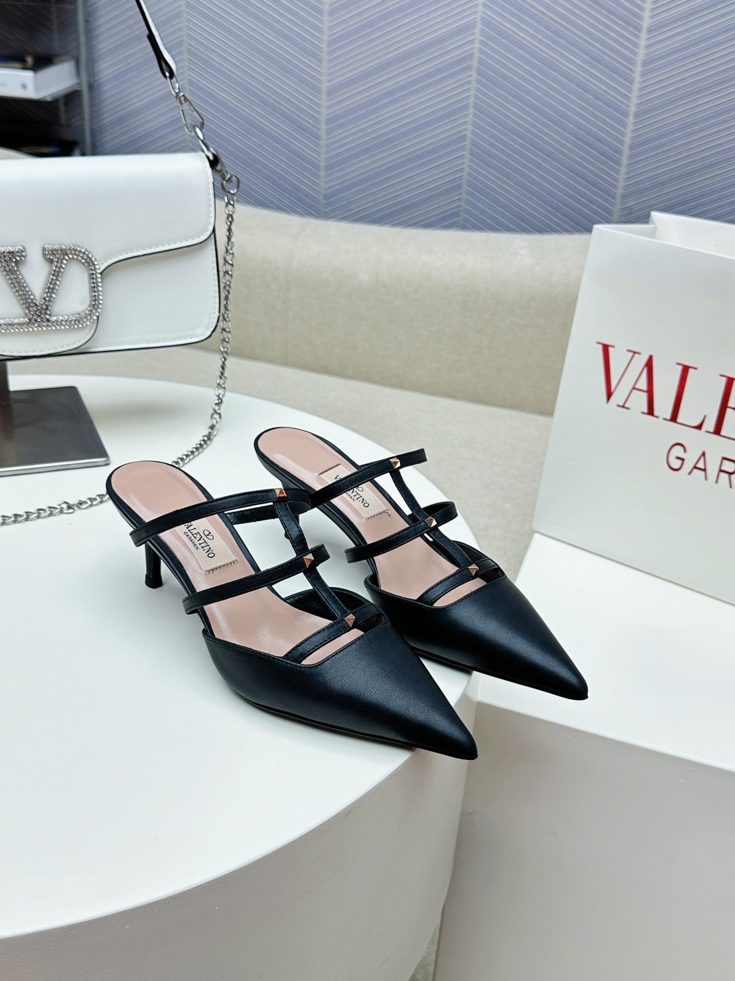 ROCKSTUD WISPY BLACK CALFSKIN MULE 60MM