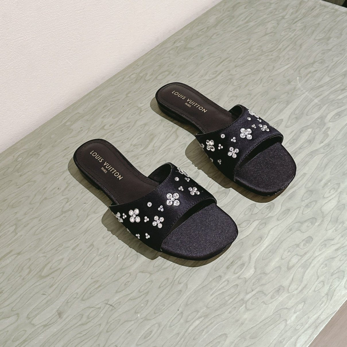 LV WOMEN FLAT MULE IN BLACK SATIN WITH RHINESTONE