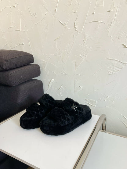 LV SUNSET PLATFORM COMFORT MULE IN BLACK SHEARLING