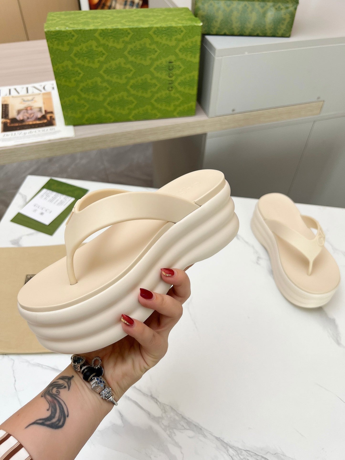THONG PLATFORM 5 CM IN BEIGE CREAM IMPORTED TPU