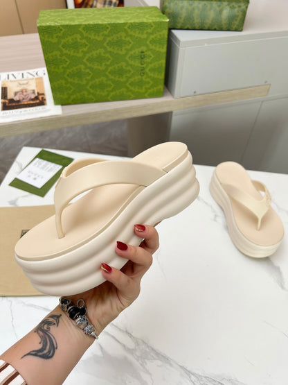 THONG PLATFORM 5 CM IN BEIGE CREAM IMPORTED TPU