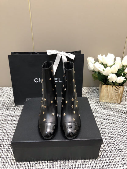 SHORT BOOTS BLACK LAMBSKIN ATTACH METAL