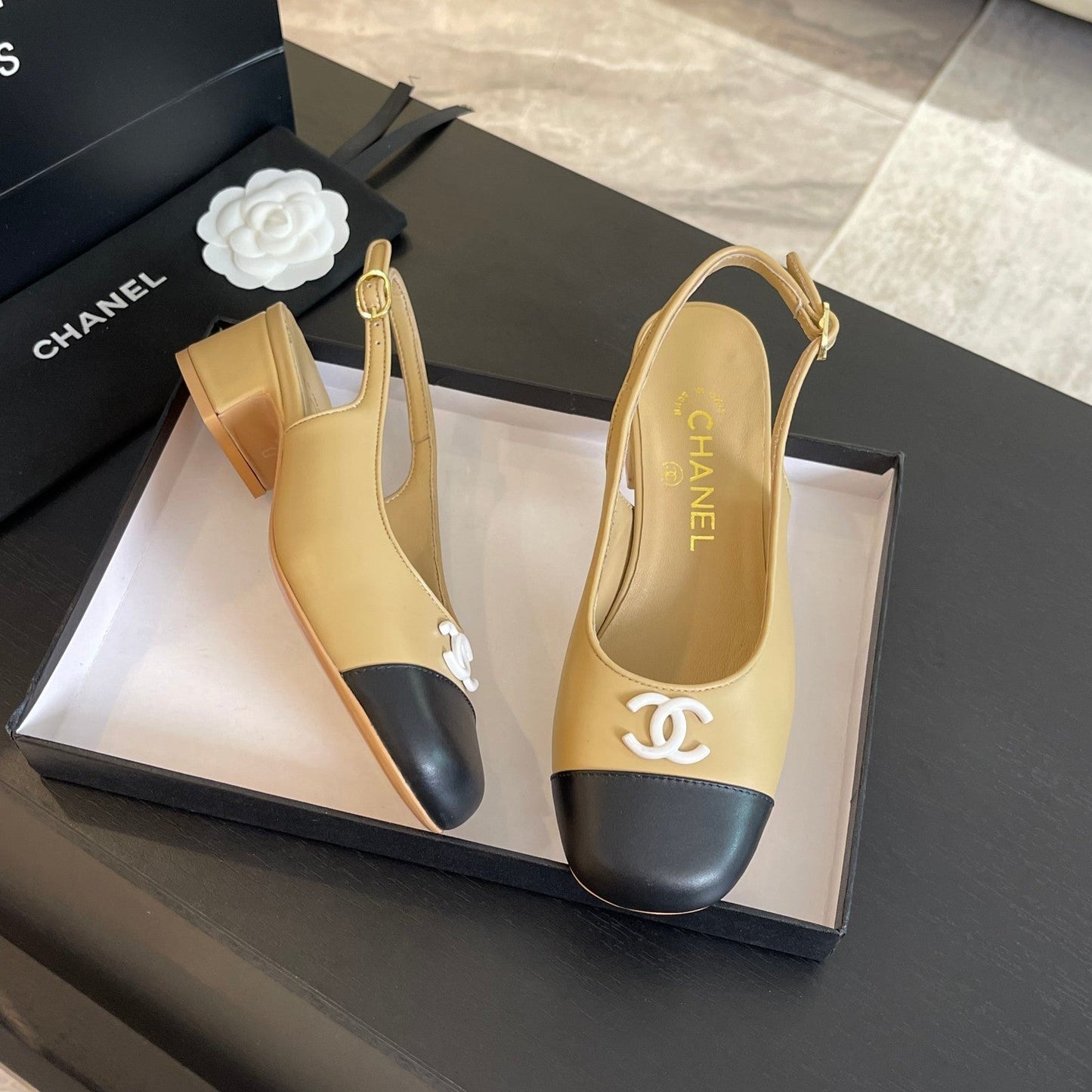CC SLINGBACKS IN DARK BEIGE MIX BLACK CALFSKIN