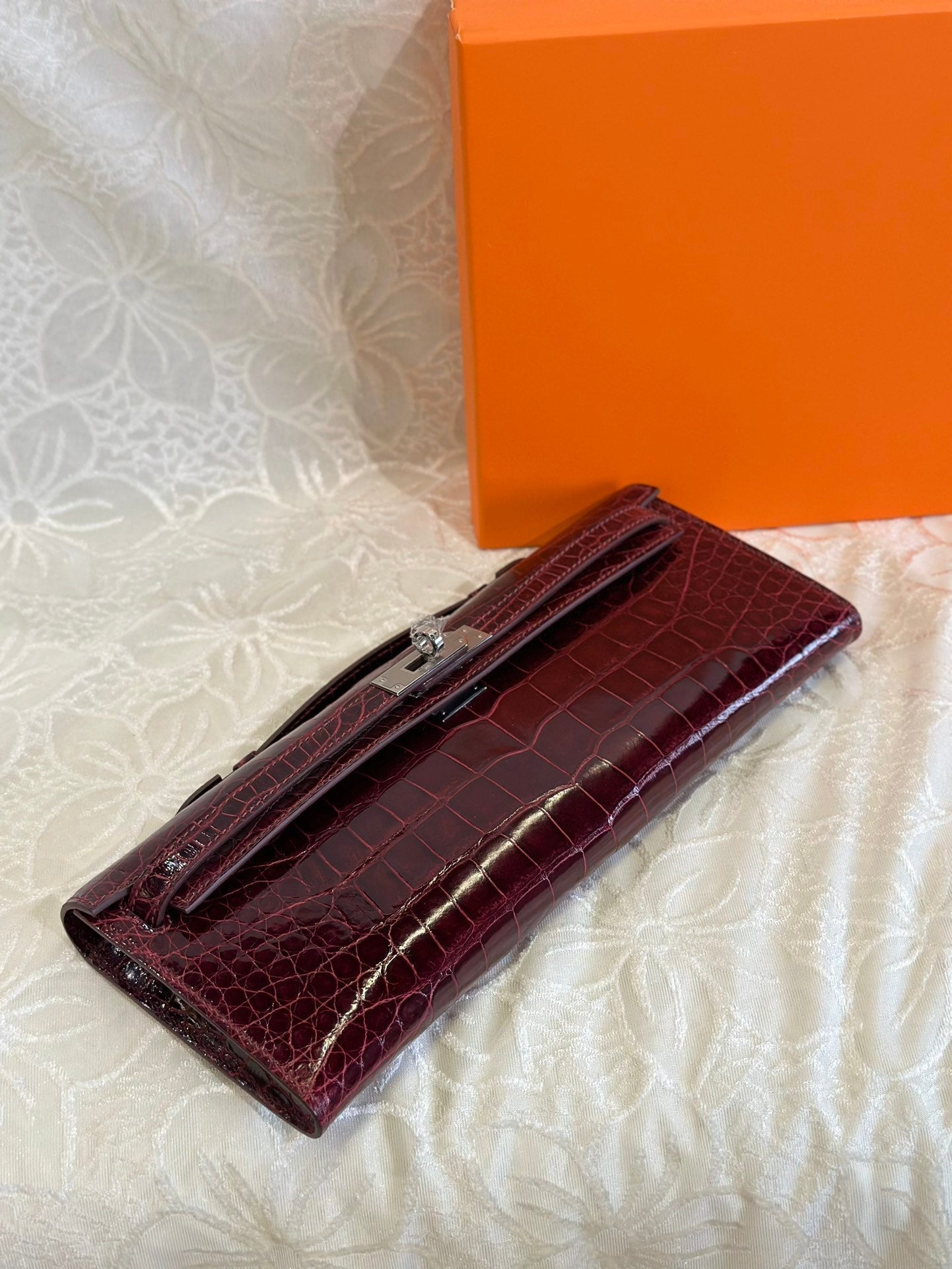 KELLY CUT 31 IN SANGRIA PURPLE SHINNY ALLIGATOR LEATHER WITH SILVER HARDWARE