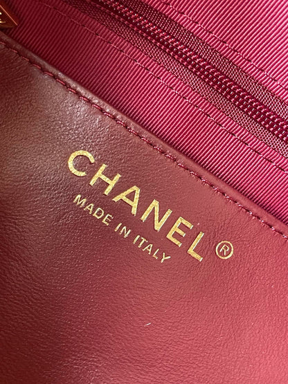 CAMERA BAG 24 IN RED QUILTED LAMBSKIN DOUBLE C GOLD COIN