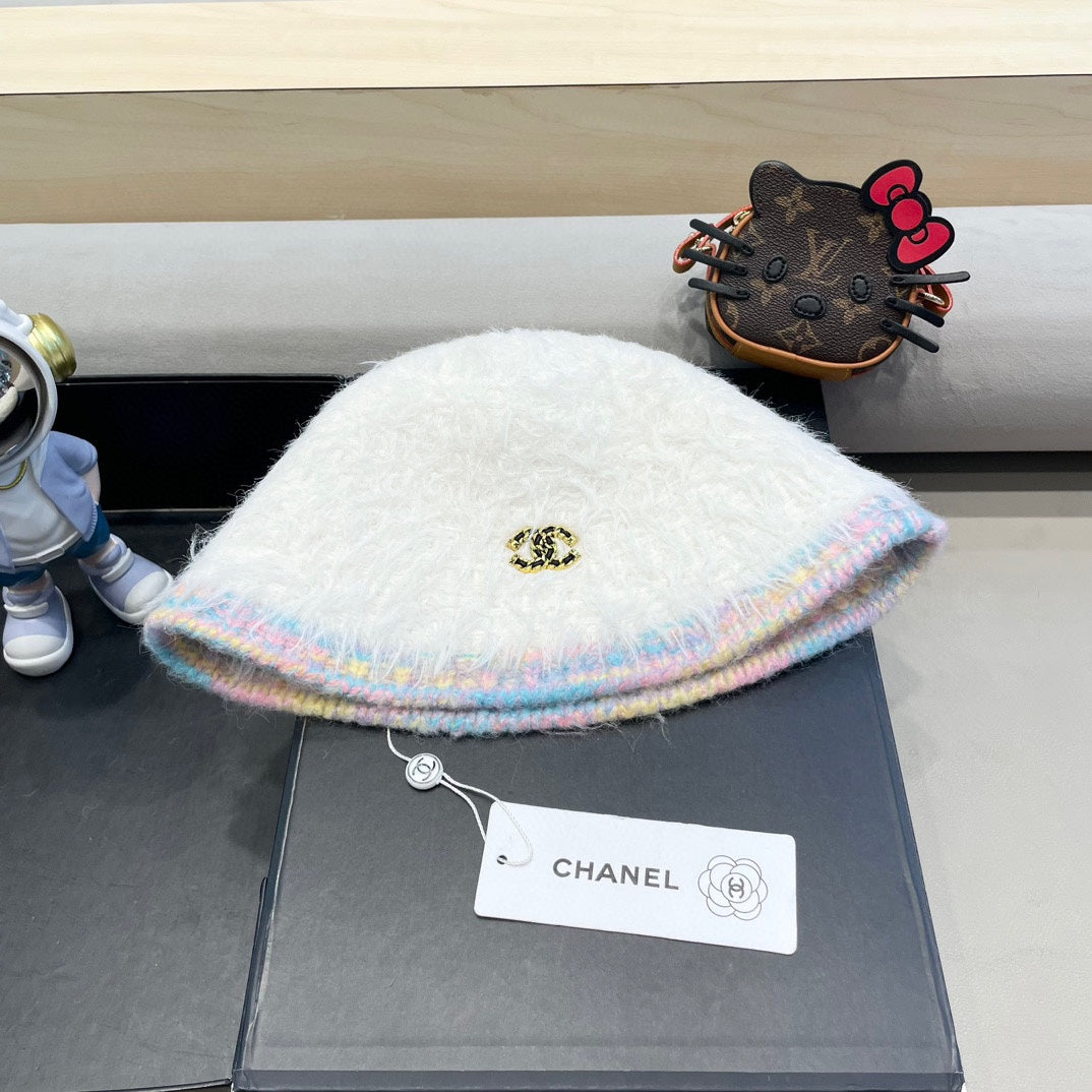 BUCKET HAT IN WHITE LAMB FUR 419468