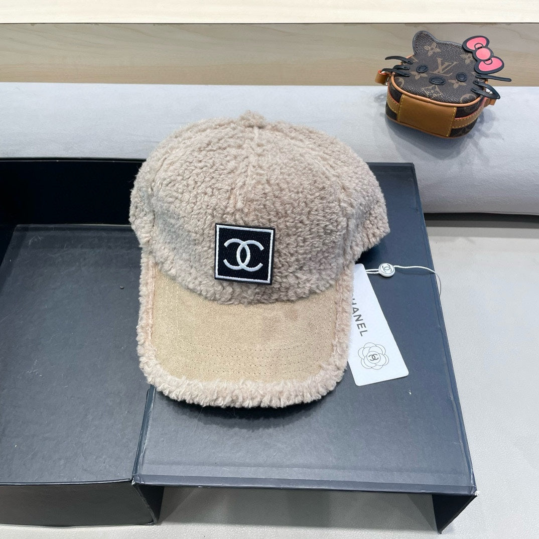 BASEBALL CAP IN CAMEL BEIGE SHEARLING 422432
