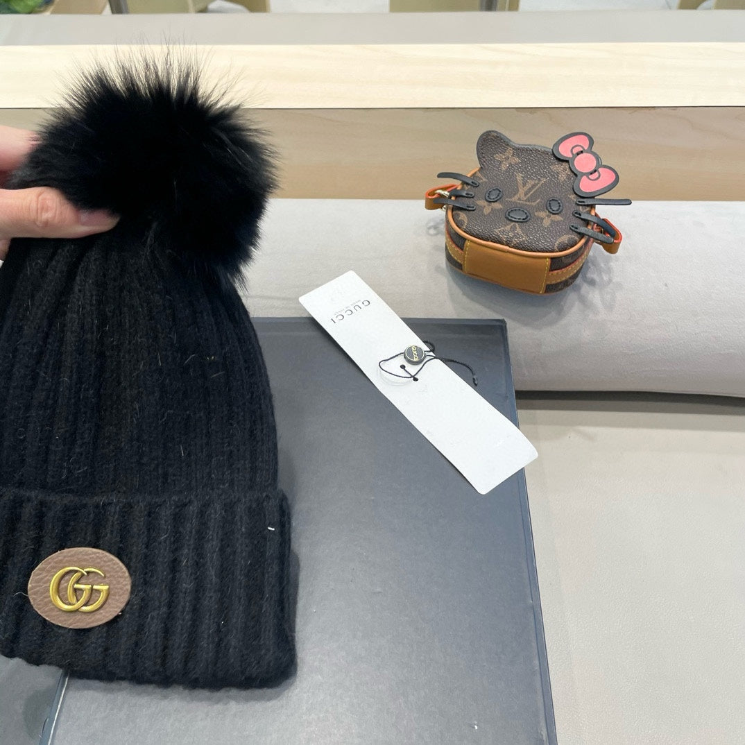 BEANIE HAT IN BLACK WOOL 422454