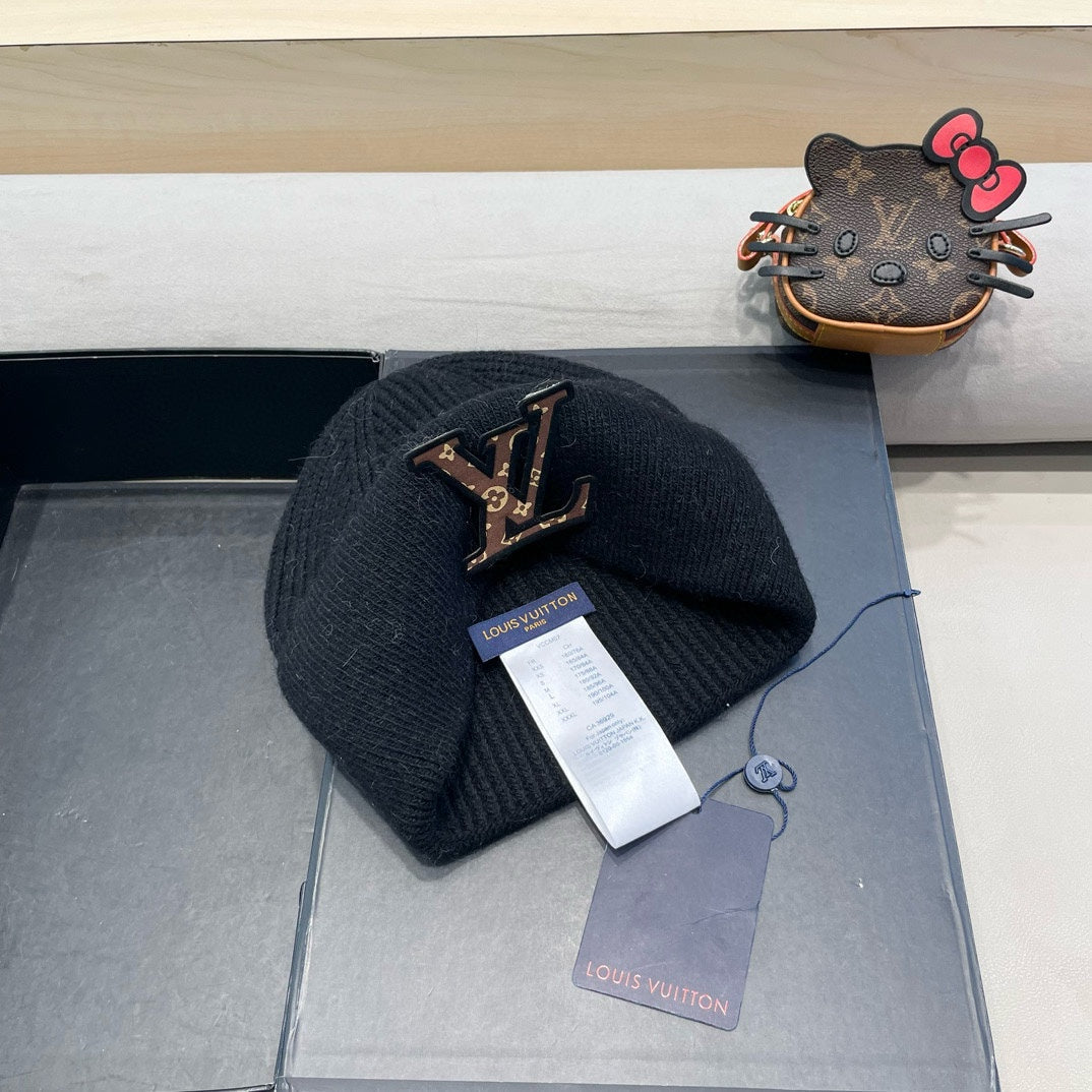 KNITTED BEANIE HAT IN BLACK FLEECE AND WOOL 426208
