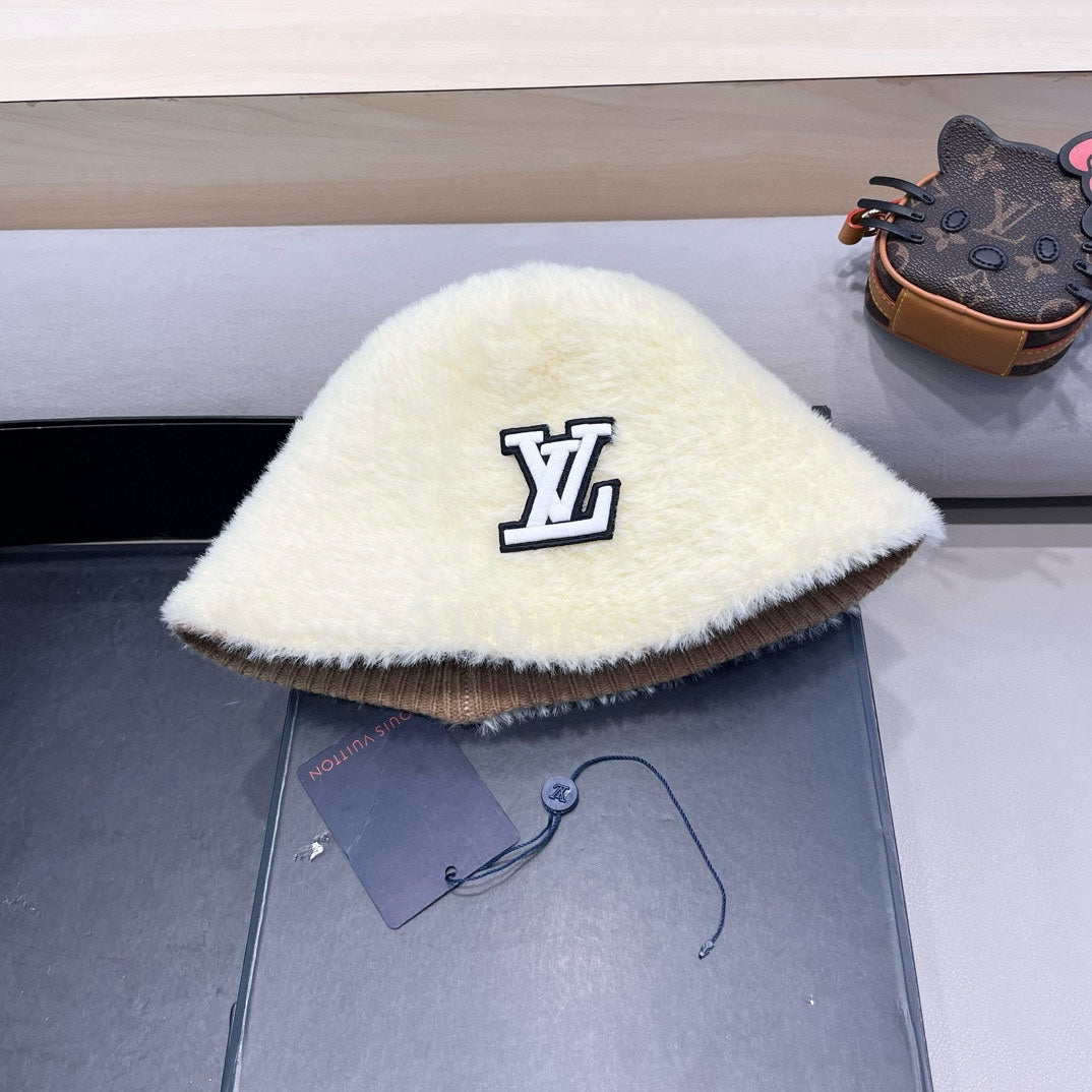 BUCKET HAT IN WHITE RABBIT FUR 426224