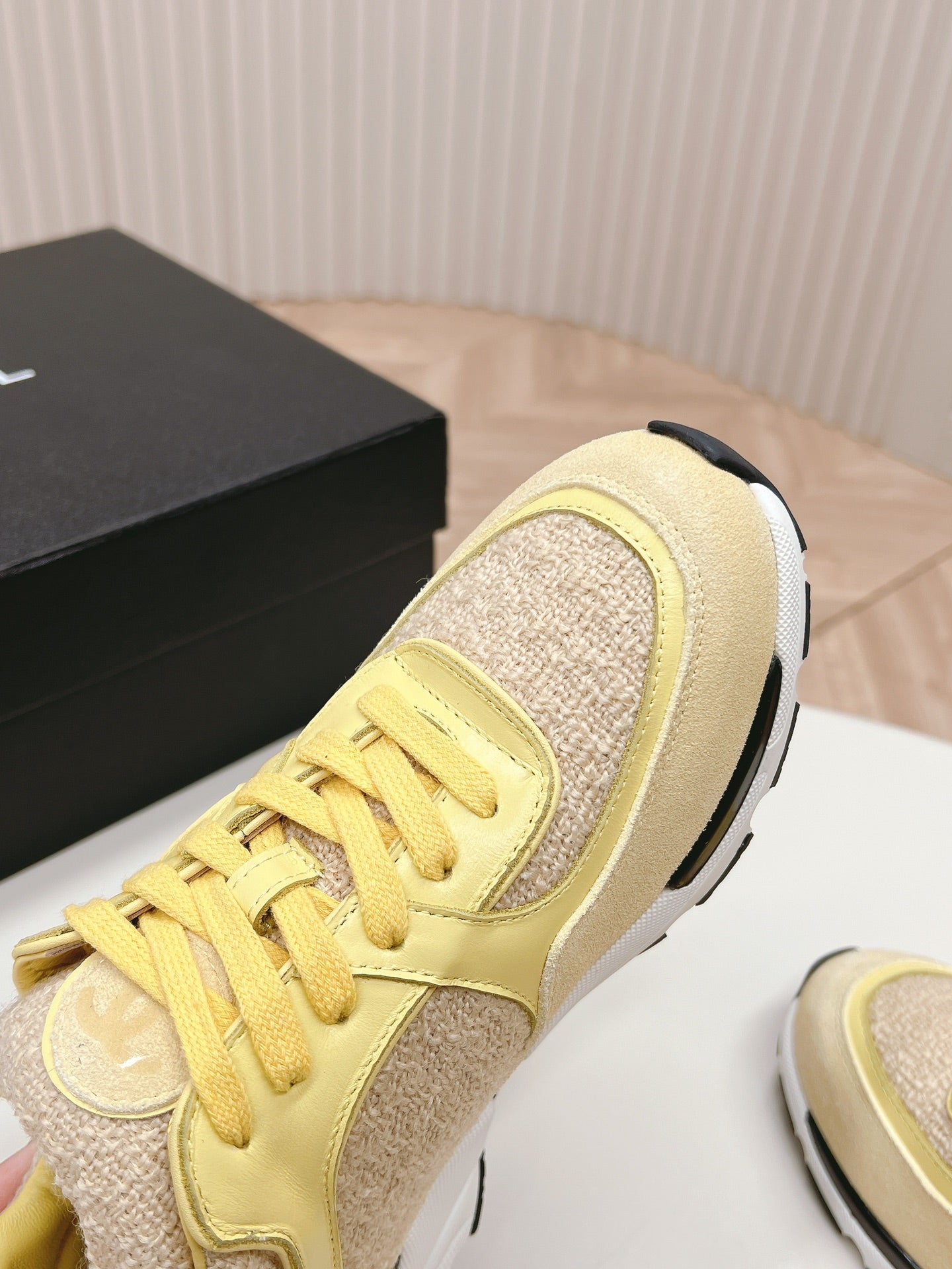 TRAINERS IN LIGHT YELLOW SUEDE AND CALFSKIN