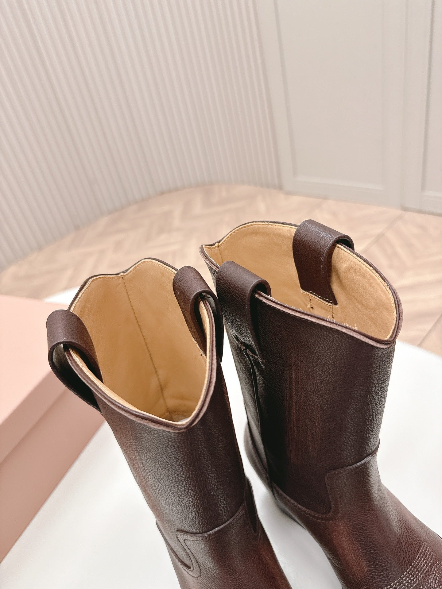 POINTED TOE BOOTS IN COCOA BROWN CALFSKIN