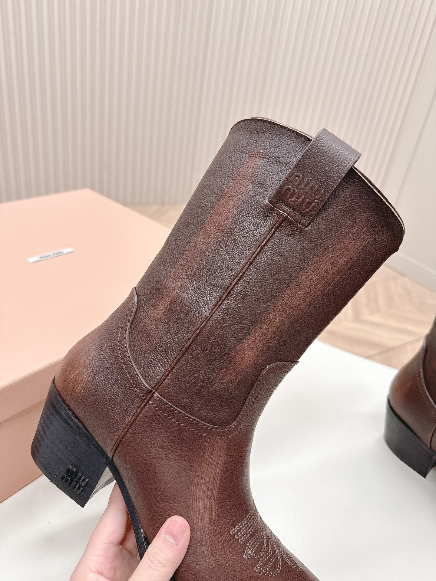 POINTED TOE BOOTS IN COCOA BROWN CALFSKIN