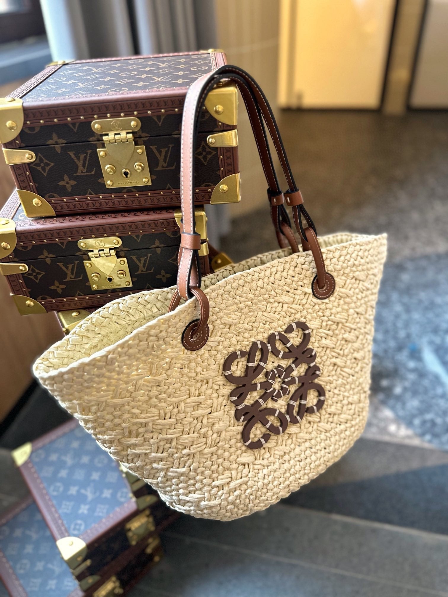 LOE SMALL ANAGRAM BASKET 28 BAG IN NATURAL MIX BROWN IRACA PALM AND CALFSKIN