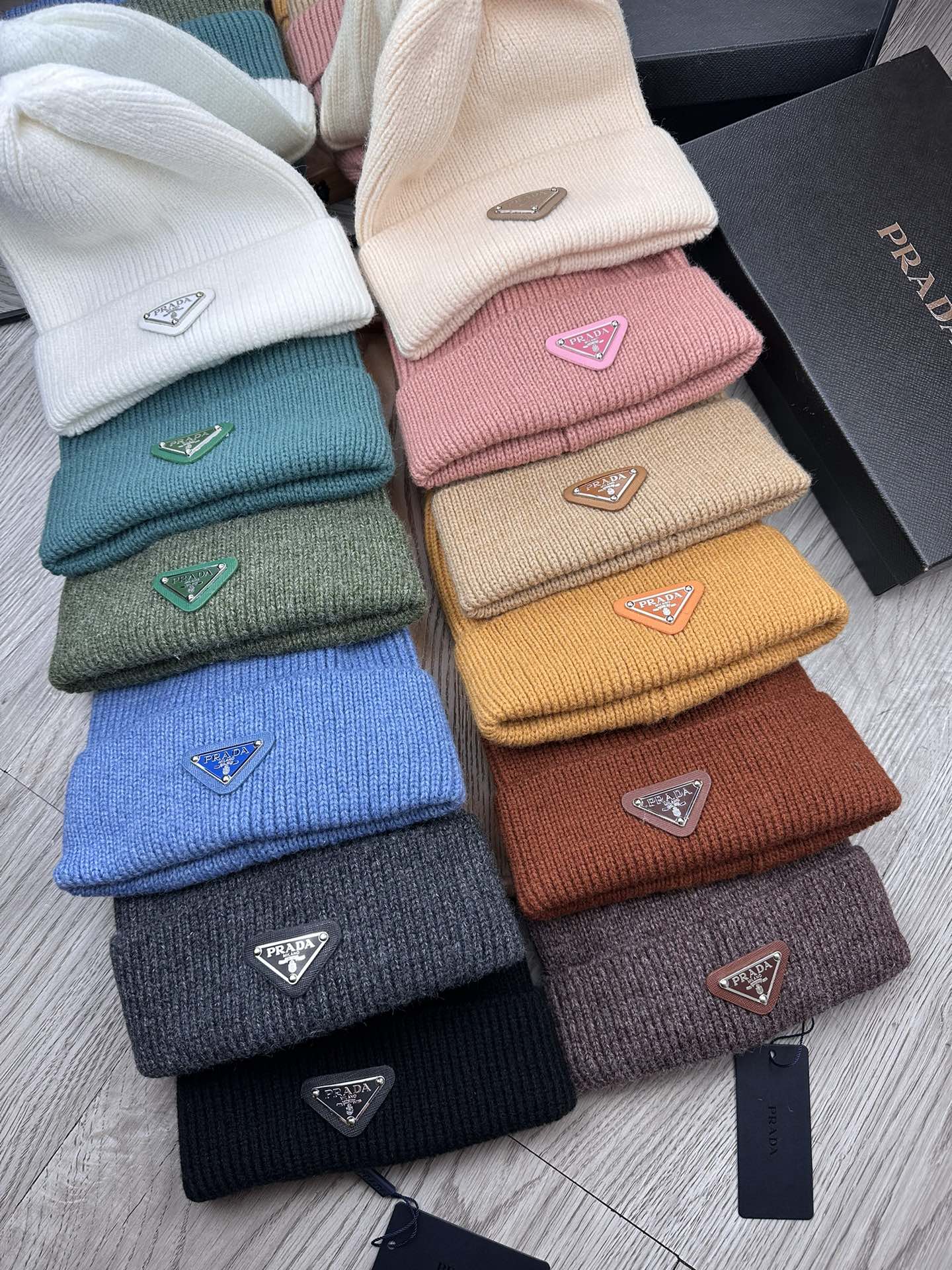 BEANIE HAT IN MUSTARD YELLOW WOOL 332397