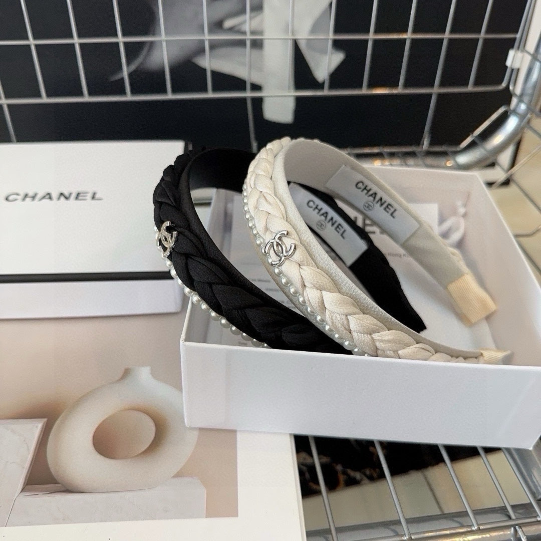 WHITE FABRIC HAIRBAND WITH PEARL CHAIN 412527