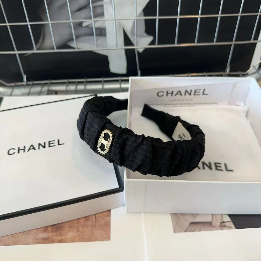 BLACK FABRIC WITH GOLD LOGO HAIRBAND 414448