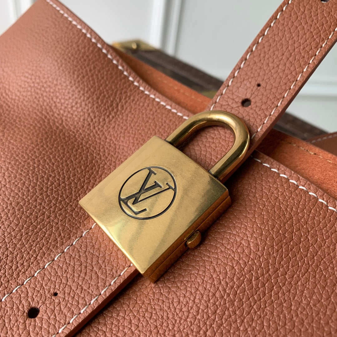 LOW KEY CABAS MM BAG 47 IN TAWNY BROWN GRAINED CALFSKIN