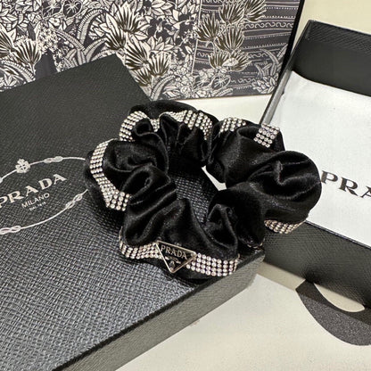 SCRUNCHIE IN BLACK VELVET WITH CRYSTAL CHAIN 369301