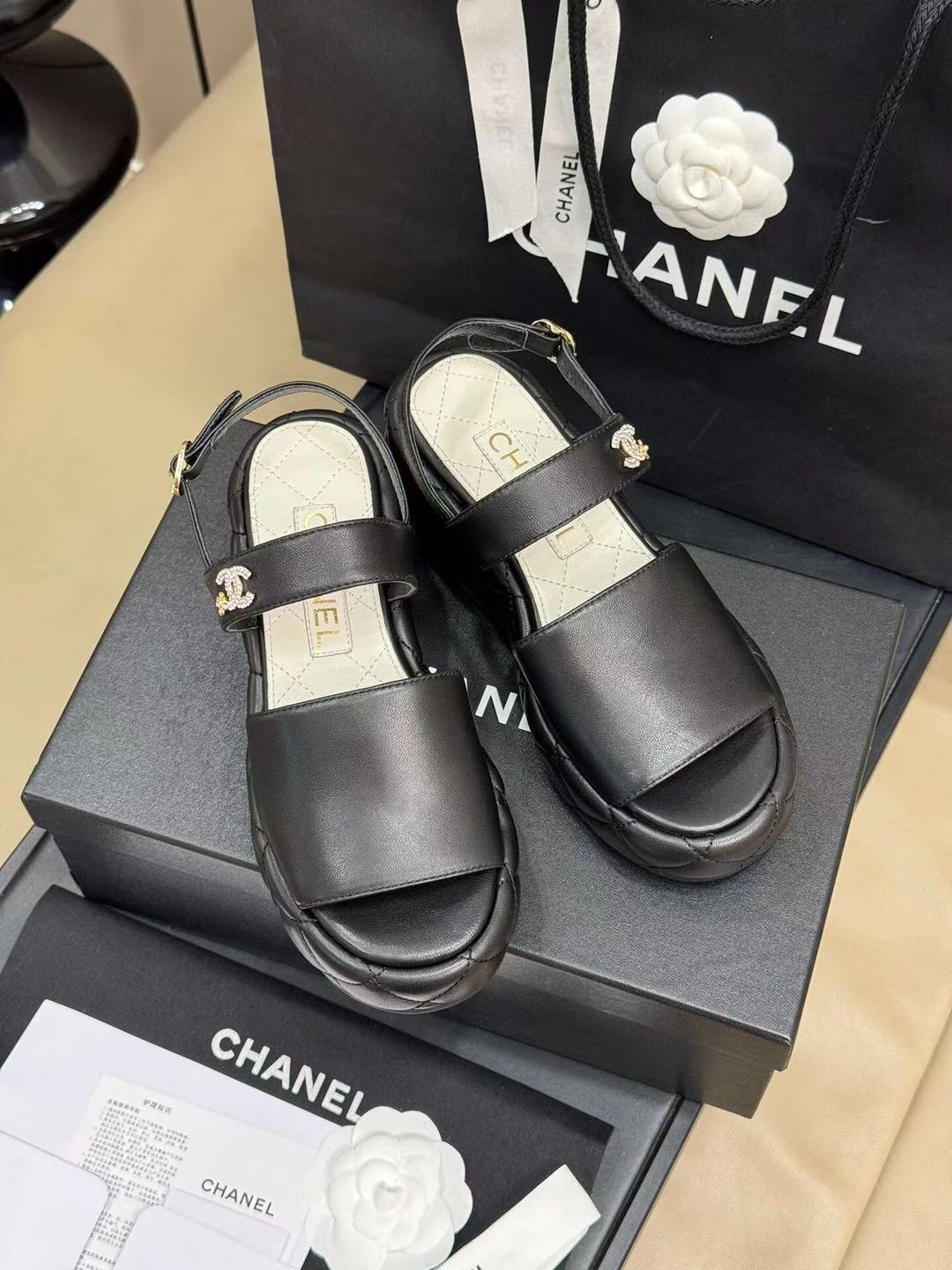 CC HIGH WEDGE SANDALS IN BLACK LAMBSKIN