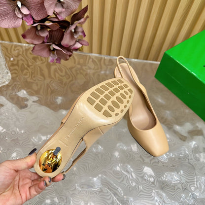 KNOT PUMP 9 CM IN EGG NOGG CALFSKIN WITH GOLD FINISHED METAL HEEL