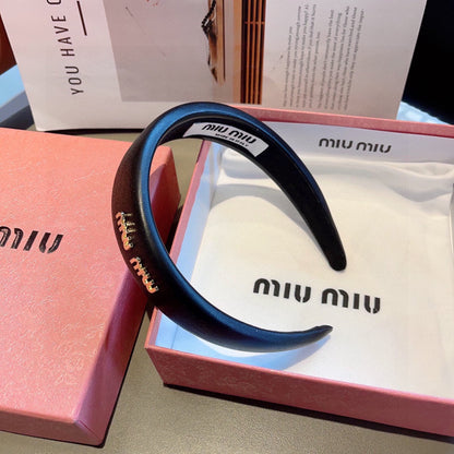 THICK HEADBAND IN BLACK CALFSKIN GOLD LOGO 409395