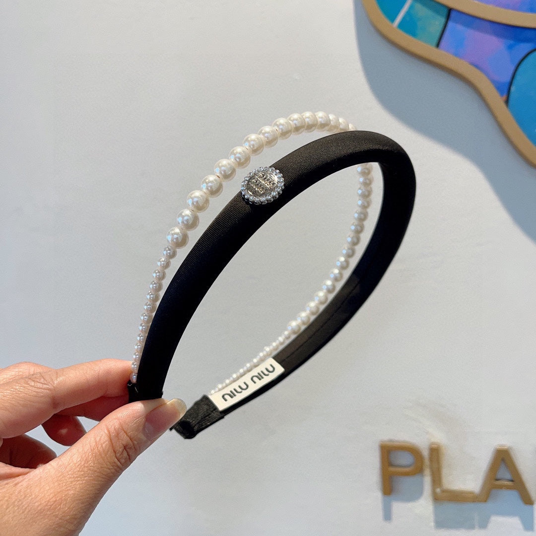 HAIR BAND IN BLACK COTTON ATTACHED PEARL CHAIN 418901