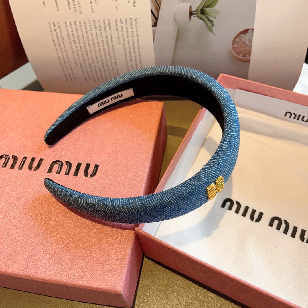THICK HEADBAND IN AZURE BLUE DENIM GOLD LOGO 425464
