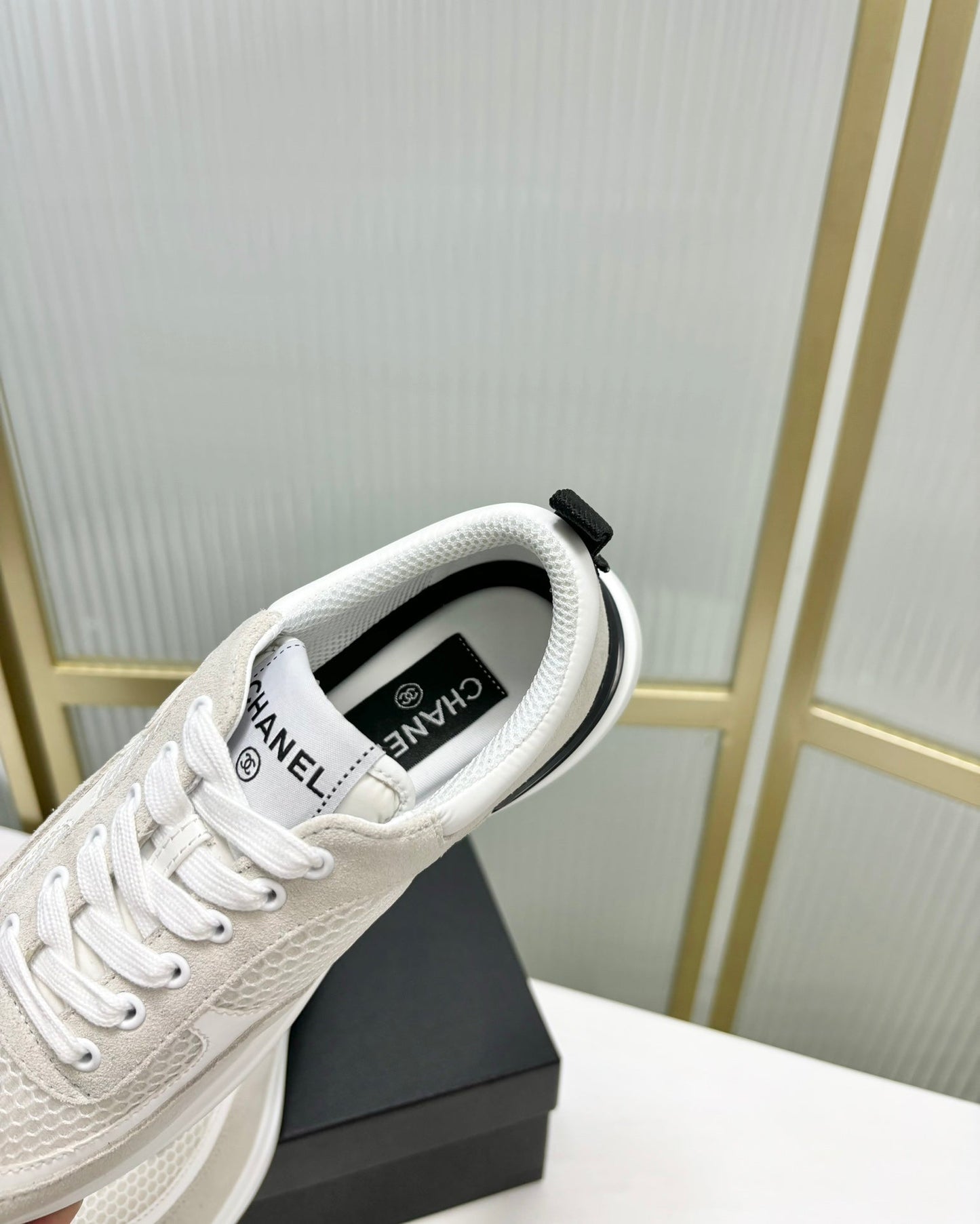 SNEAKER IN GREY SUEDE AND WHITE BREATHABLE MESH