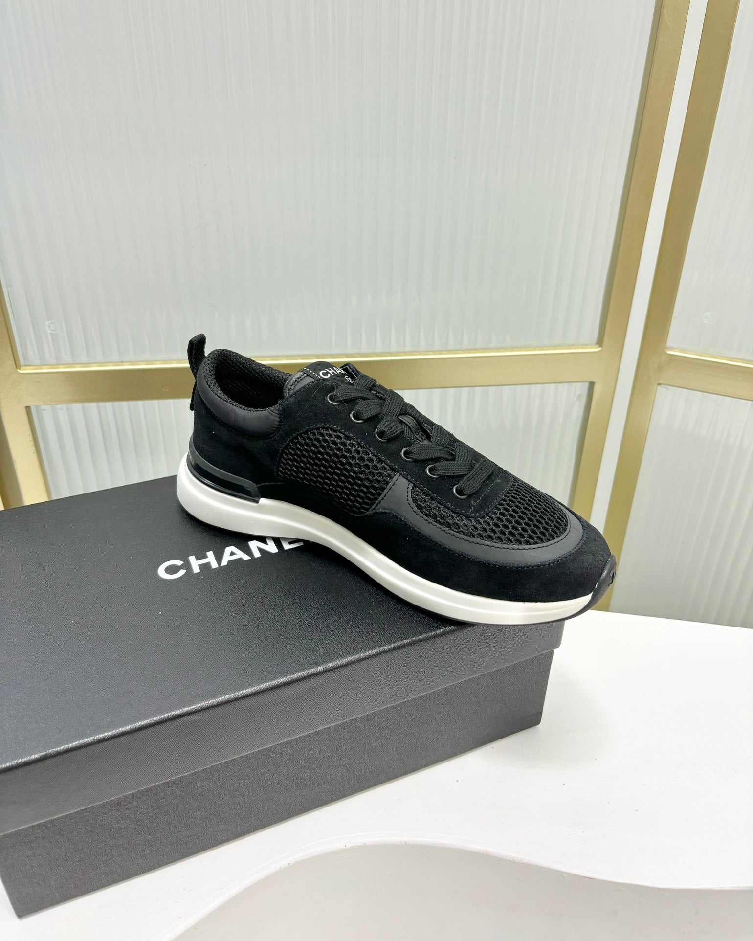 SNEAKER IN BLACK SUEDE AND BREATHABLE MESH