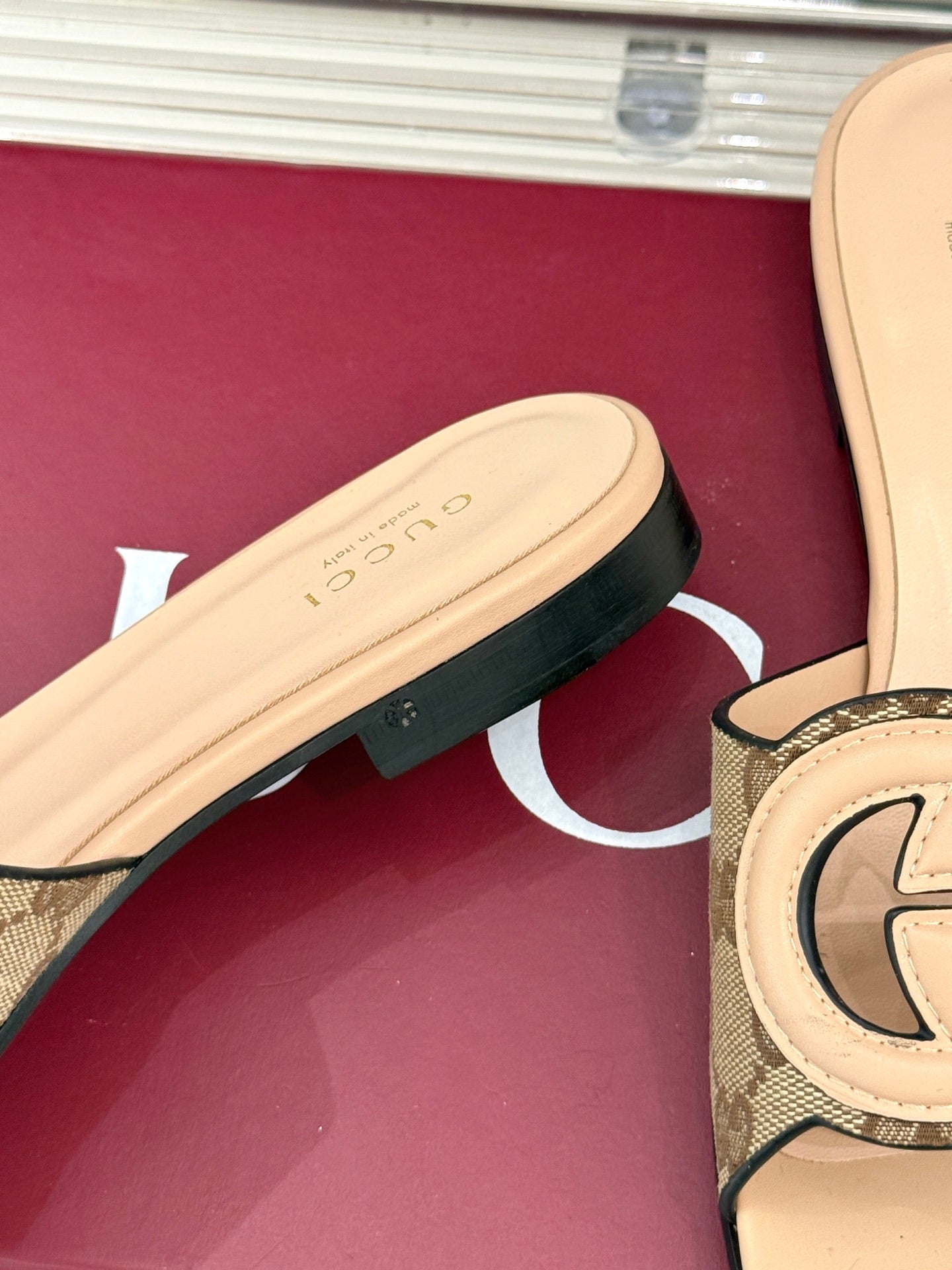 SLIDE SANDALS IN BEIGE CALFSKIN
