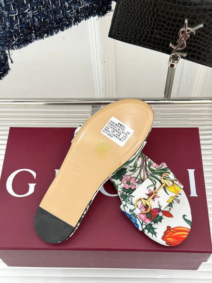 SLIDE SANDALS IN WHITE FABRIC FLORAL AND LEAF PRINT