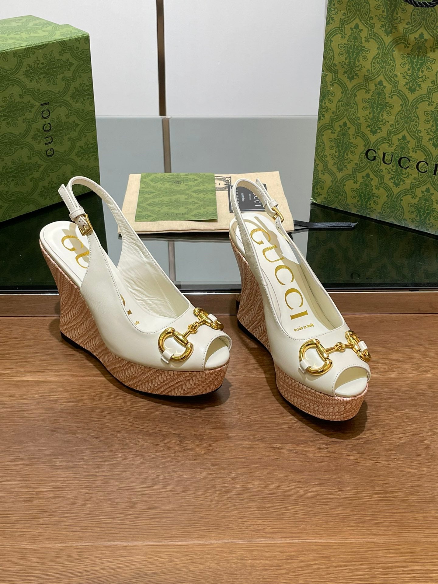 GG WEDGE PLATFORM IN WHITE CALFSKIN WITH GOLD HARDWARE