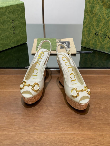 GG WEDGE PLATFORM IN WHITE CALFSKIN WITH GOLD HARDWARE