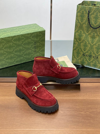 GG WOMEN'S HORSEBIT ANKLE BOOTS 4.5CM IN RED SUEDE