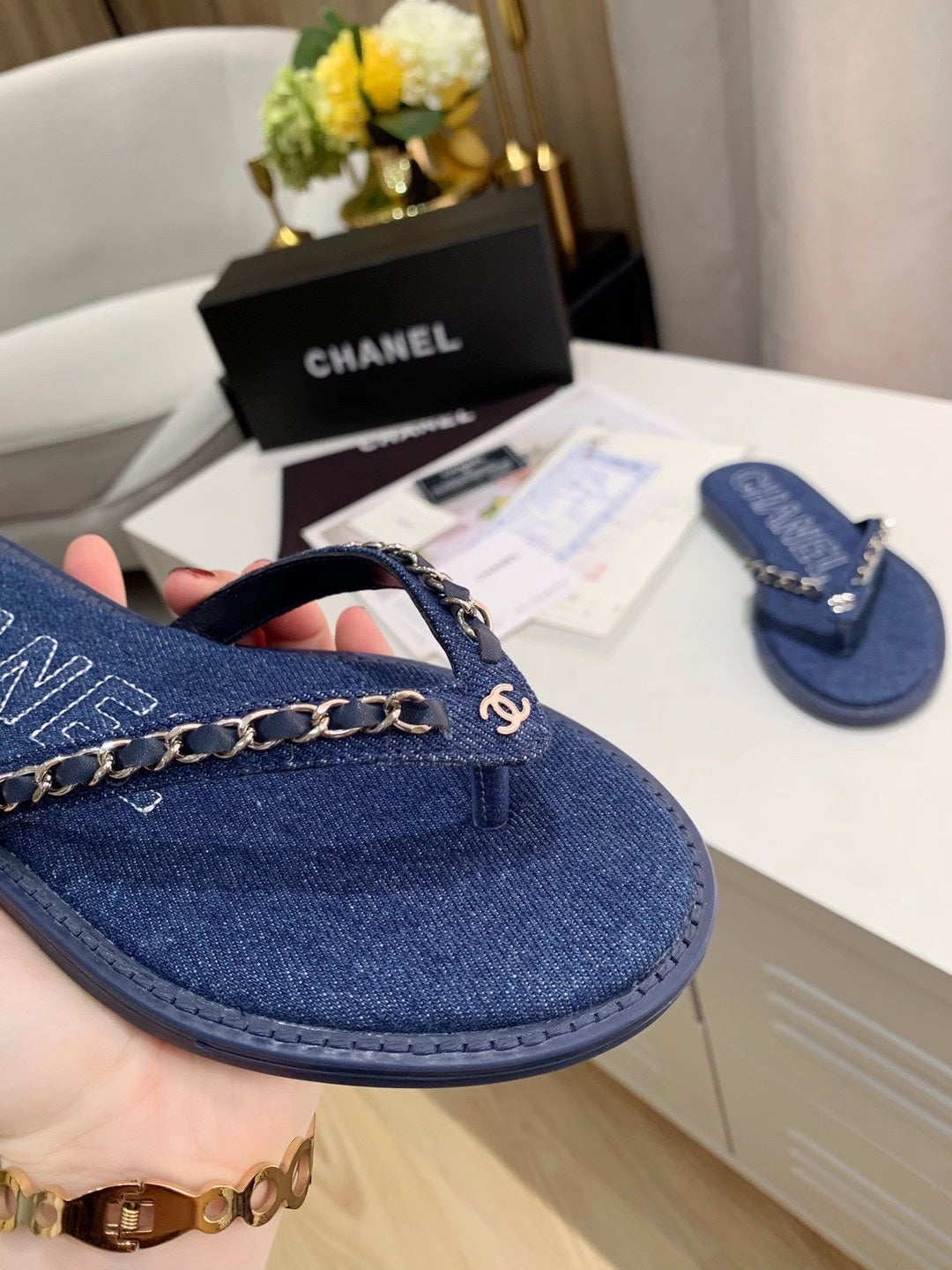 THONG SLIPPERS IN COBALT BLUE DENIM
